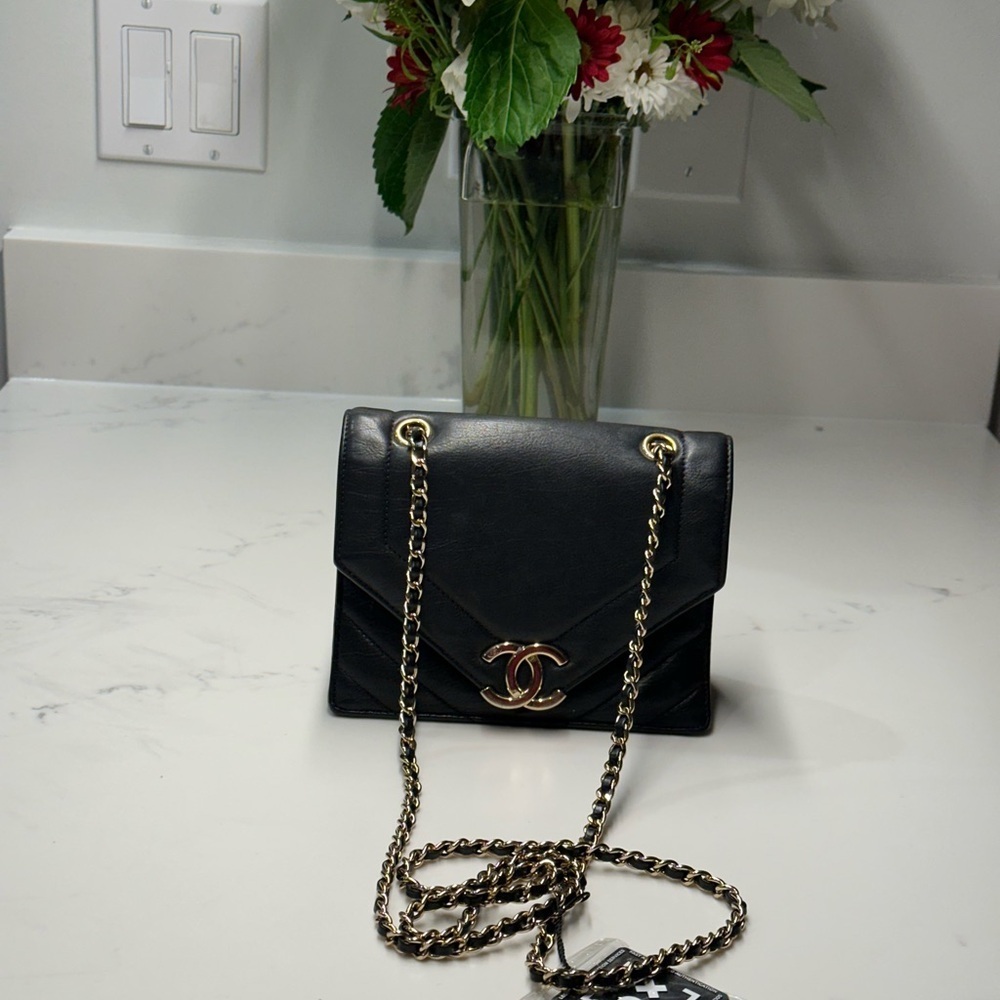 CHANEL Quilted Chevron Calfskin Small Single Flap Black Crossbody Bag + Dust Bag - Picture 2 of 15